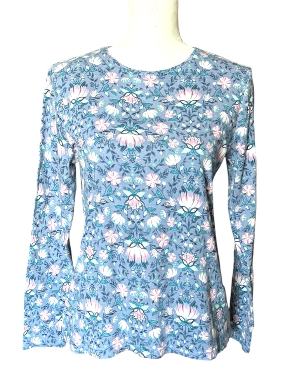 croft & barrow ‘the classic tee’ blue floral long-sleeve tee Women’s medium | b
